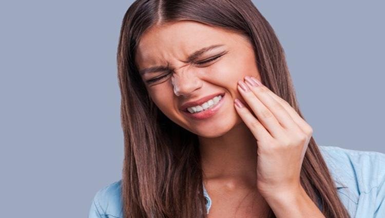 دانت درد سے نمٹنے کے لئے اک آسان ٹوٹکا