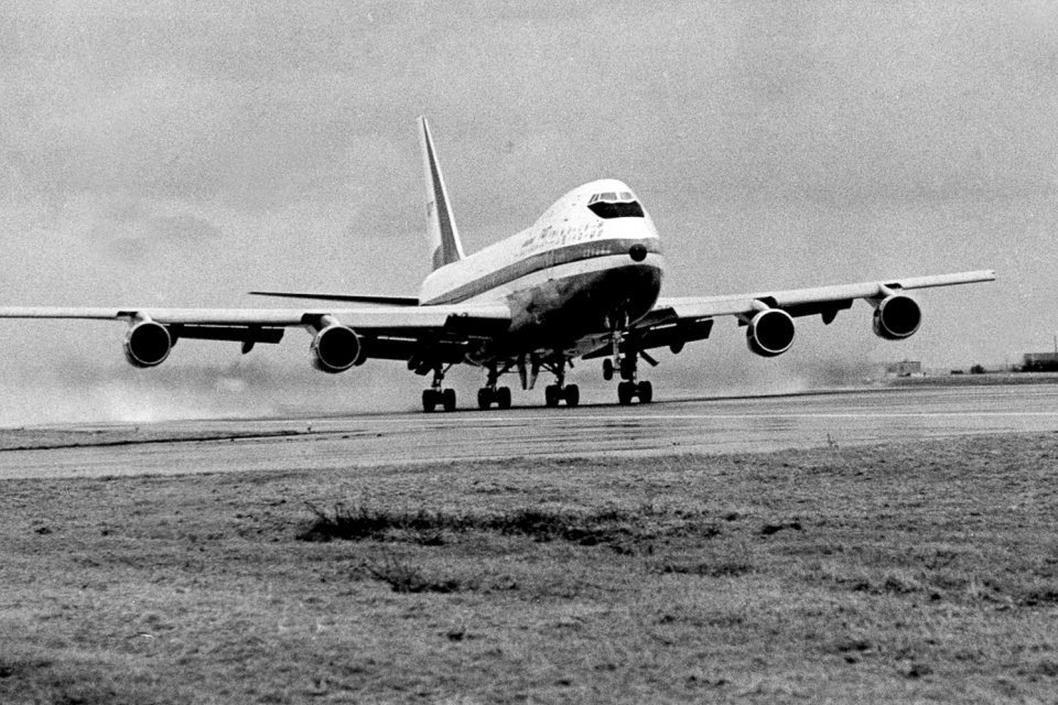 22 جنوری، بوئنگ 747 کی پہلی باقاعدہ مسافر پرواز کا آغاز