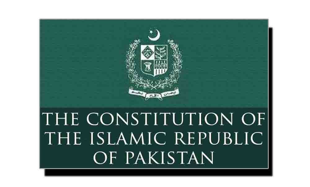 حکومت مقدم ہے یا آئینِ پاکستان کا تحفظ؟